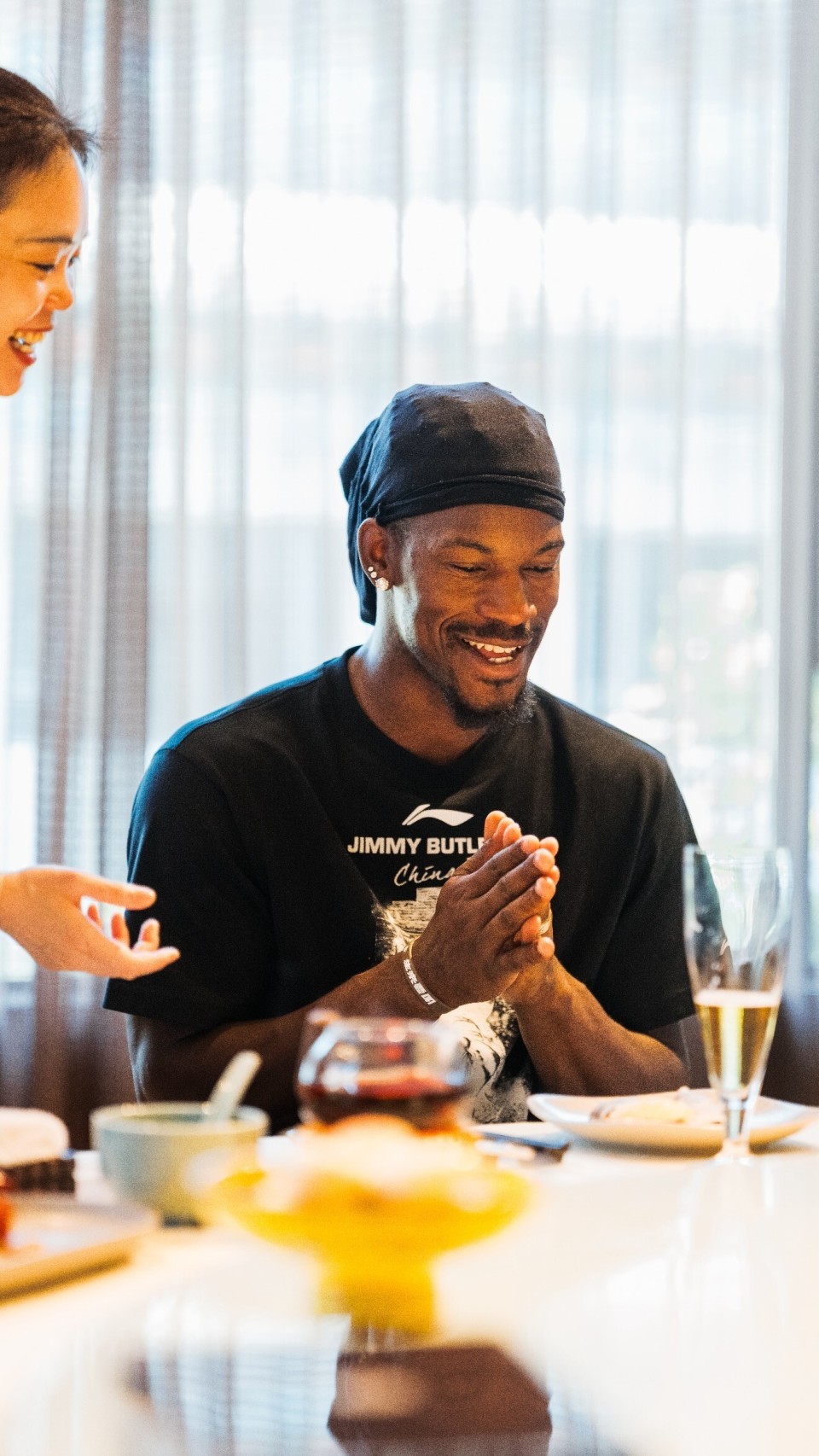 YyuUL, UAA, 旁显得格外