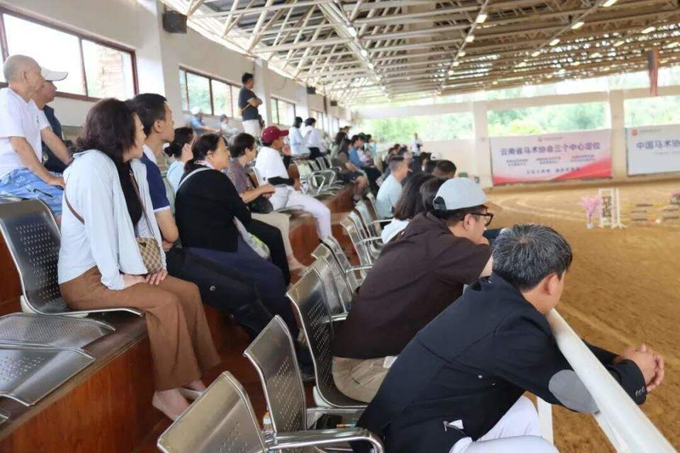 吸引着全国, da, 小选手们身