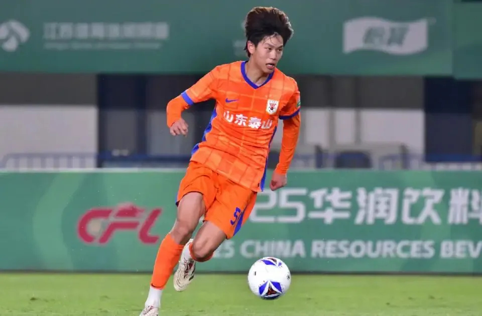 了恶劣天气, 泰山替补席