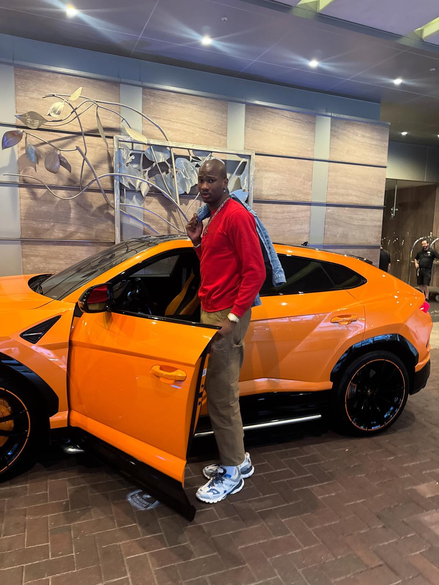 琼斯Ins, 生活, div