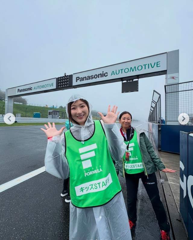 当地时间, 内部的各种